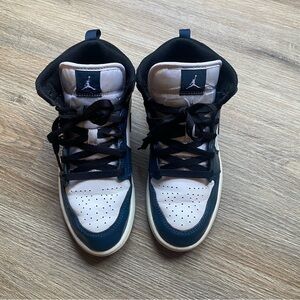 Nike Air Jordan 1 Mid